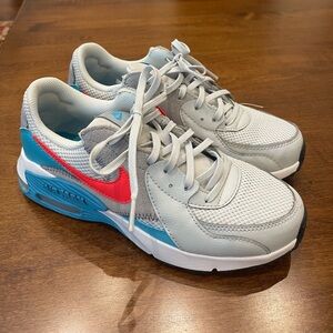 Women’s Nike Air Max size 7.5